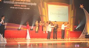 พิธีสดุดีสถานประกอบการ 50 แห่งที่กำลังประกอบธุรกิจอย่างมีประสิทธิภาพมากที่สุดของเวียดนาม